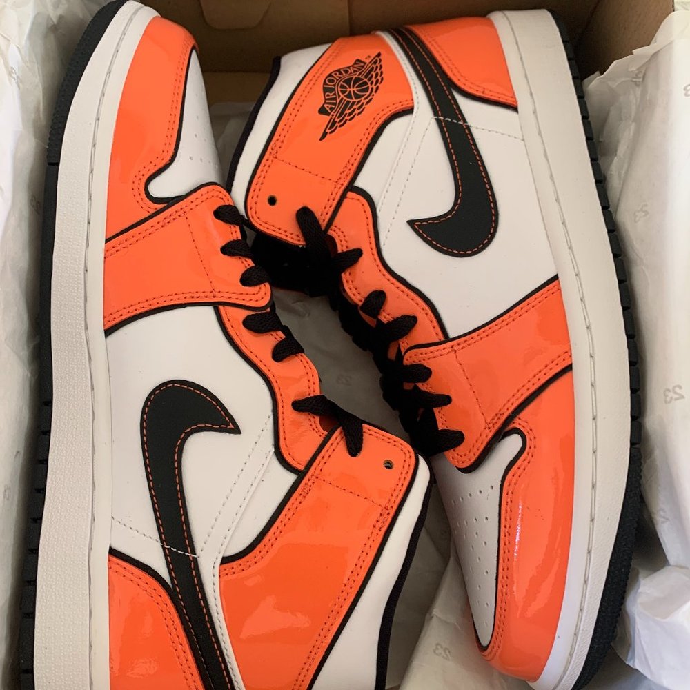Air Jordan 1 Mid